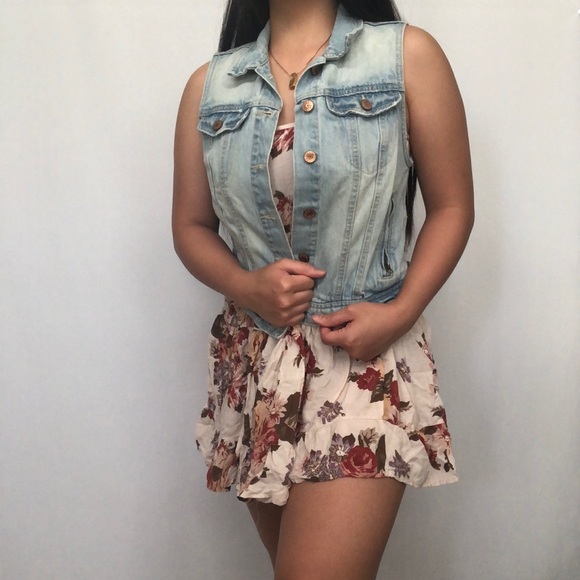 H&M Jackets & Blazers - 🌾H&M Cropped Denim Vest